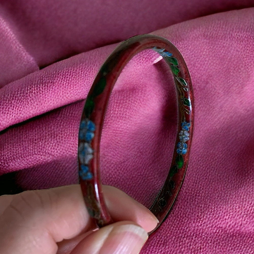 Vintage cloisonné bracelet. Estate jewelry from the 80’s.